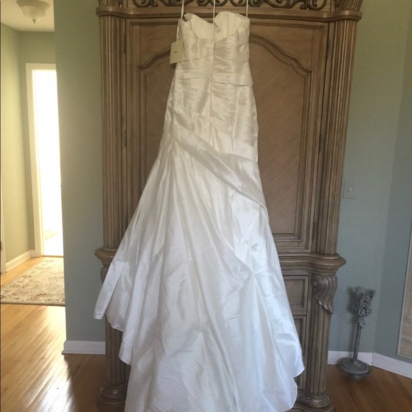 NWT - Pronovias Barcelona wedding gown - size 8 - Picture 2 of 2